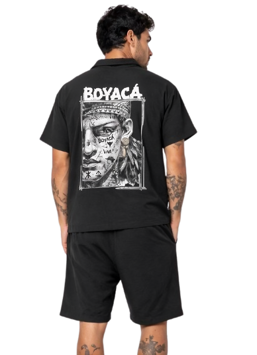 Modelo con conjunto MYTHOS Legend